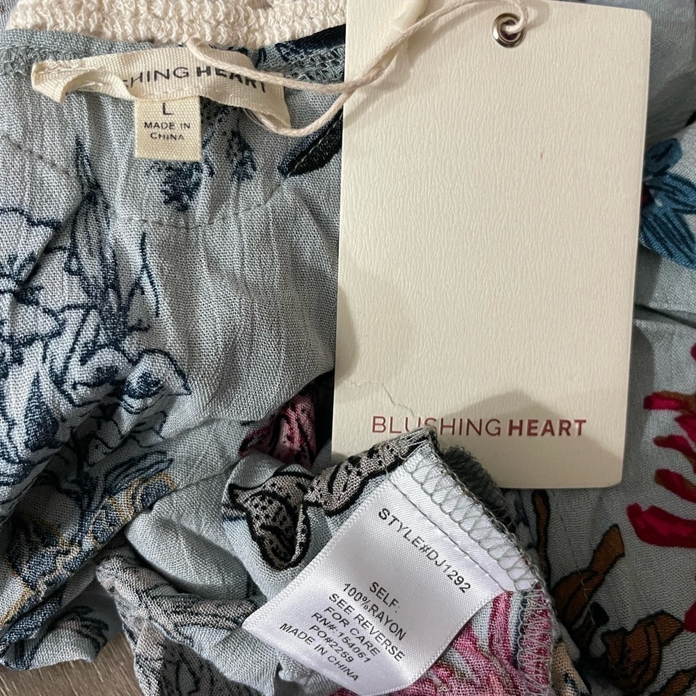 Blushing Heart Blue Floral Open Front Top
New - Picture 6 of 6